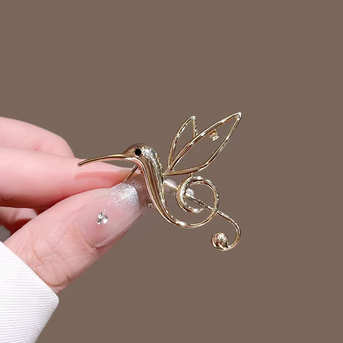 New Minimalist Hollow Out Peace Dove Brooch Exquisite Design Temperament Corsage Suit Jacket Fashionable Pin Accessories Broche